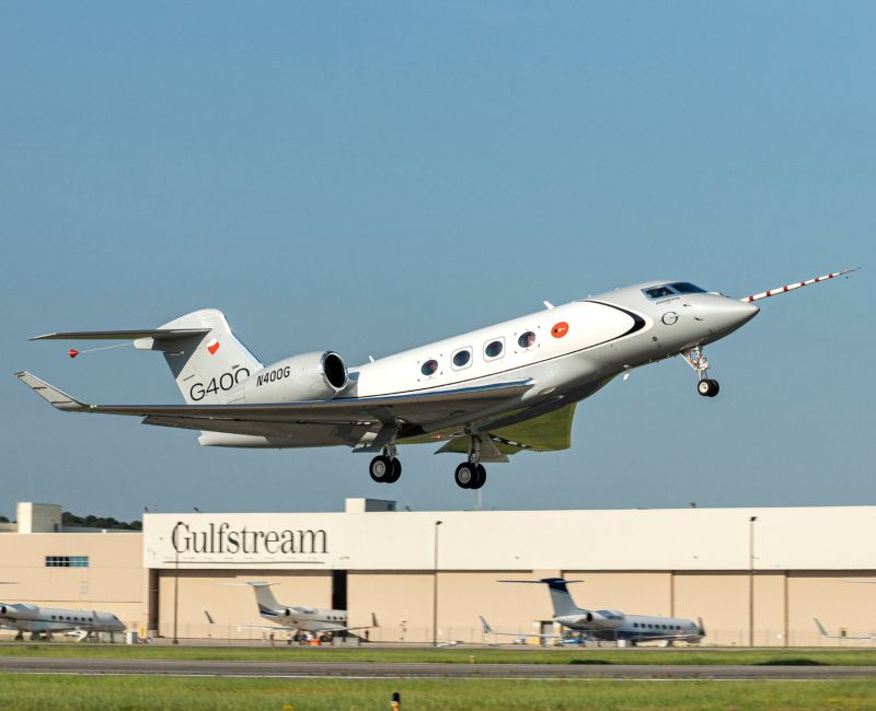 Gulfstream Announces Maiden Flight of All-new G400 Business Jet